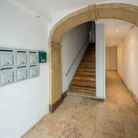 Apartament A Captivating Close To River Tagus In *