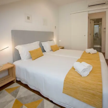 A Captivating Close To River Tagus In Apartment